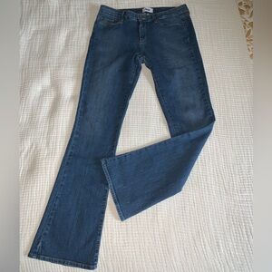 PAIGE Manhattan cut flare leg medium wash denim jeans in Sz 32